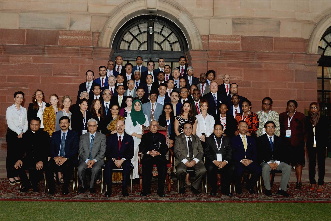 The President of India, Shri Pranab Mukherjee with International delegates participating in the International Conference on 'Voter Education for Inclusive, Informed and Ethical Participation' at Rashtrpati Bhavan on October 19, 2016. 