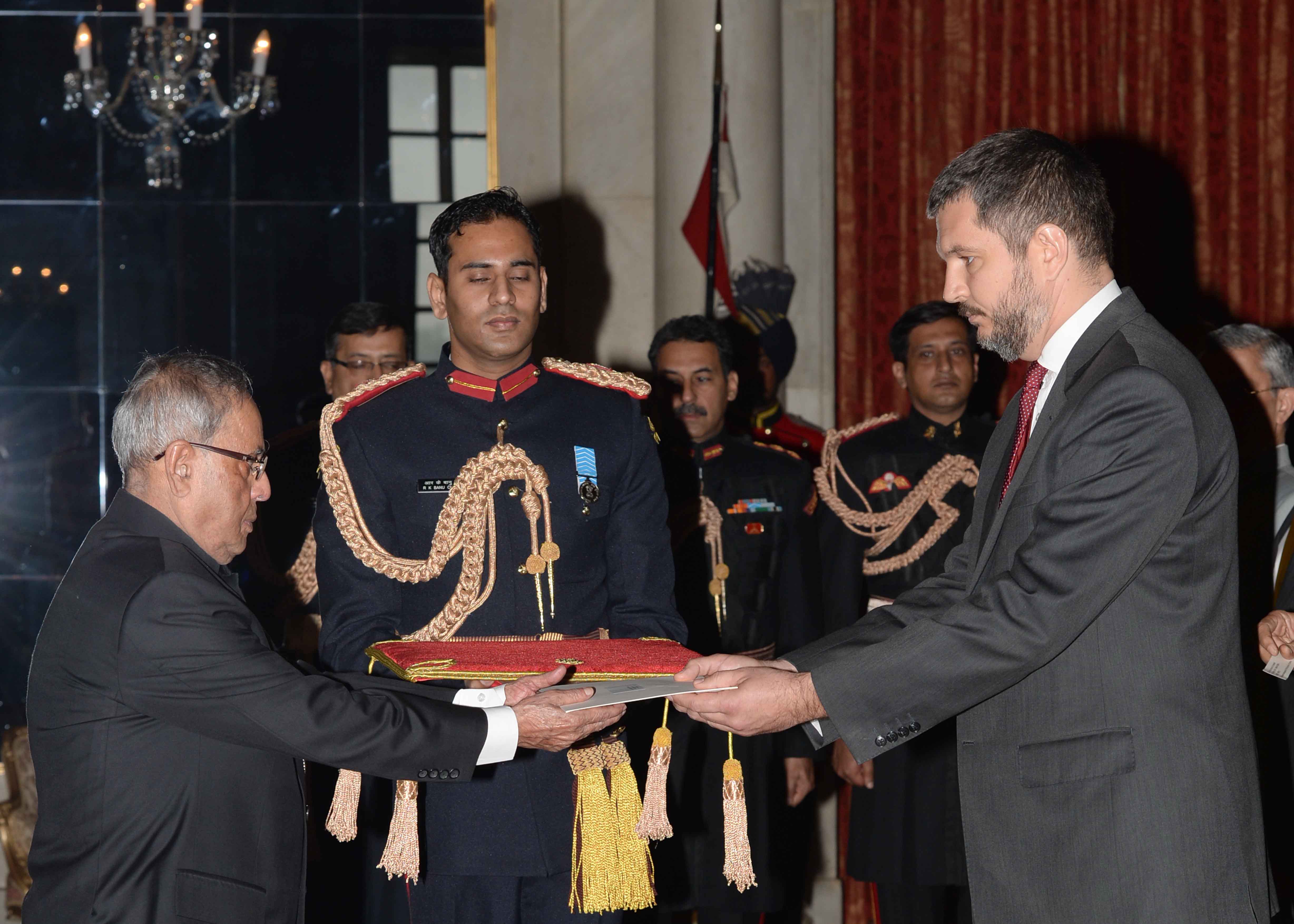 The Ambassador of Serbia, H.E. Mr. Vladimir Maric presenting his credentials to the President of India, Shri Pranab Mukherjee at Rashtrapati Bhavan on December 9, 2014. 