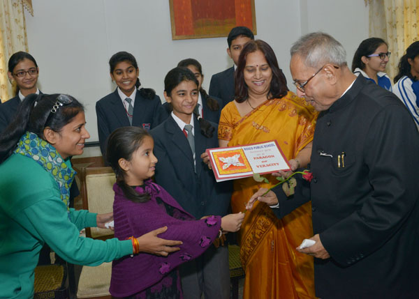 The President of India Shri Pranab Mukherjee meeting children from various Schools and Organisation from all over the country on the occasion of Children's Day at Rashtrapati Bhavan Auditorium in New Delhi on November 14, 2013.