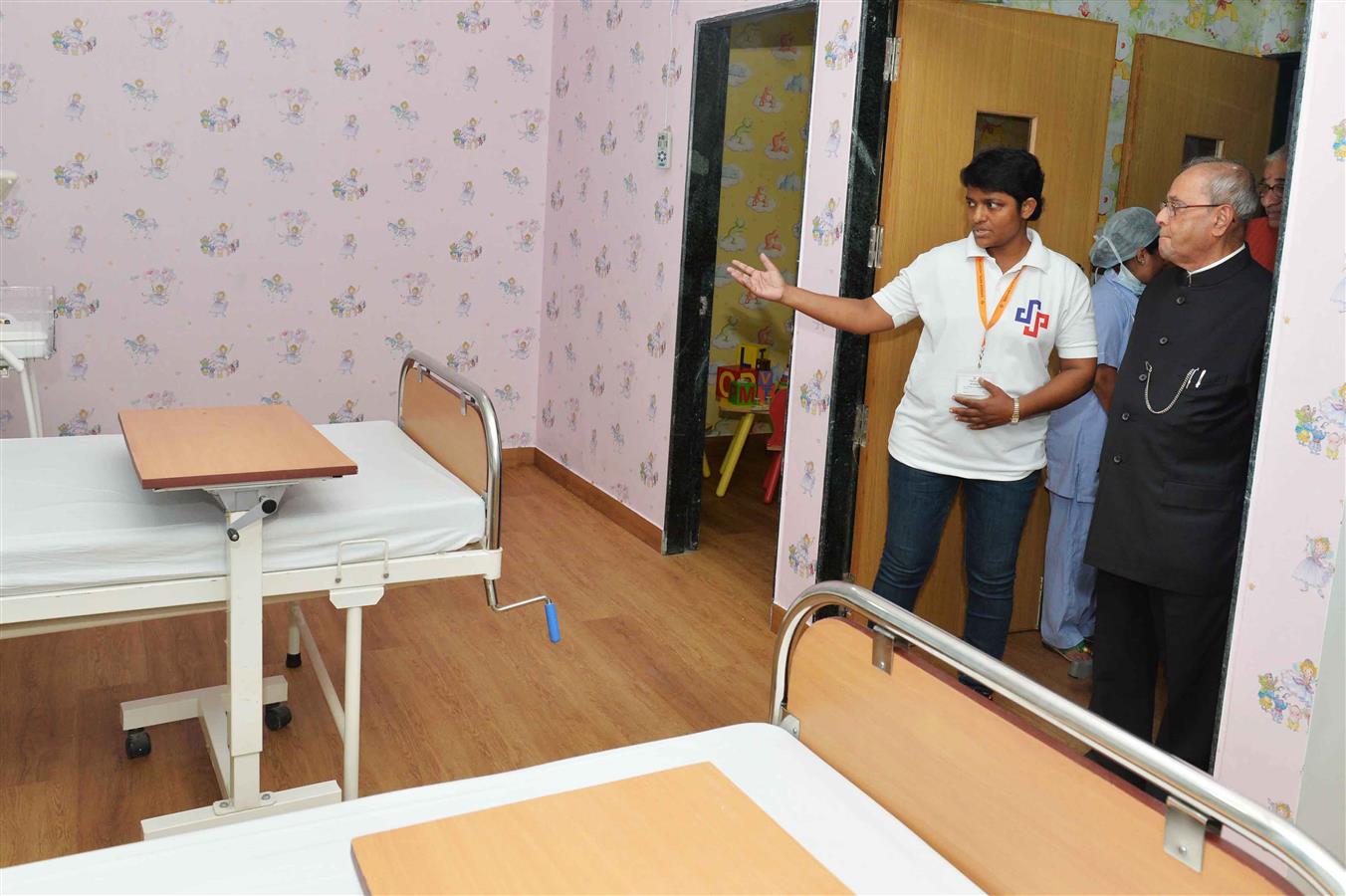 The President of India, Shri Pranab Mukherjee visiting the Sardar Vallabhbhai Patel Heart Institute after the inauguration at Ankleshwar in Gujarat on October 23, 2016. 