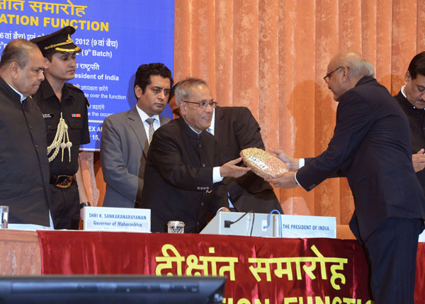 The President of India, Shri Pranab Mukherjee being felicitated at the Graduation Function of the Bhabha Atomic Research Centre (BARC) Training School at Mumbai in Maharashtra on November 15, 2013. Also seen is the Governor of Maharashtra, Shri K. Sankara