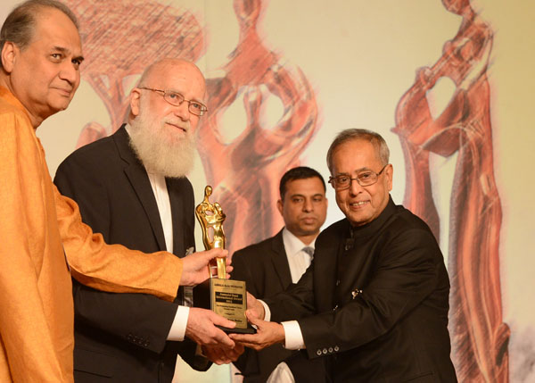 The President of India, Shri Pranab Mukherjee presenting a Jamnalal Bajaj Award for the International Award for Promoting Gandhian Values Outside India to Mr. Jean –Marie Muller at Mumbai in Maharashtra on November 15, 2013.