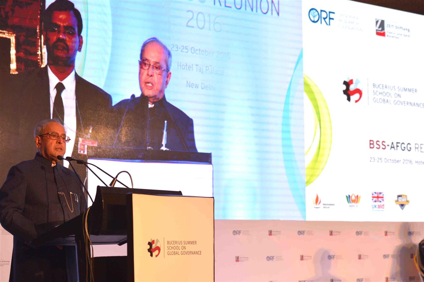 The President of India, Shri Pranab Mukherjee addressing at the Reunion Meeting of the Asian Forum on Global Governance and the Bucerius Summer School on Global Governance at Hotel Taj Palace, New Delhi on October 25, 2016. 