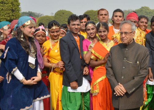 The President of India Shri Pranab Mukherjee with the artists of Tribal Guests, Tableaux Artists, Tractor Drivers, NSS Volunteers, NCC Cadets and Officials who had participated in the 64th Republic Day Parade at the lawns of the Mughal Gardens of Rashtrap