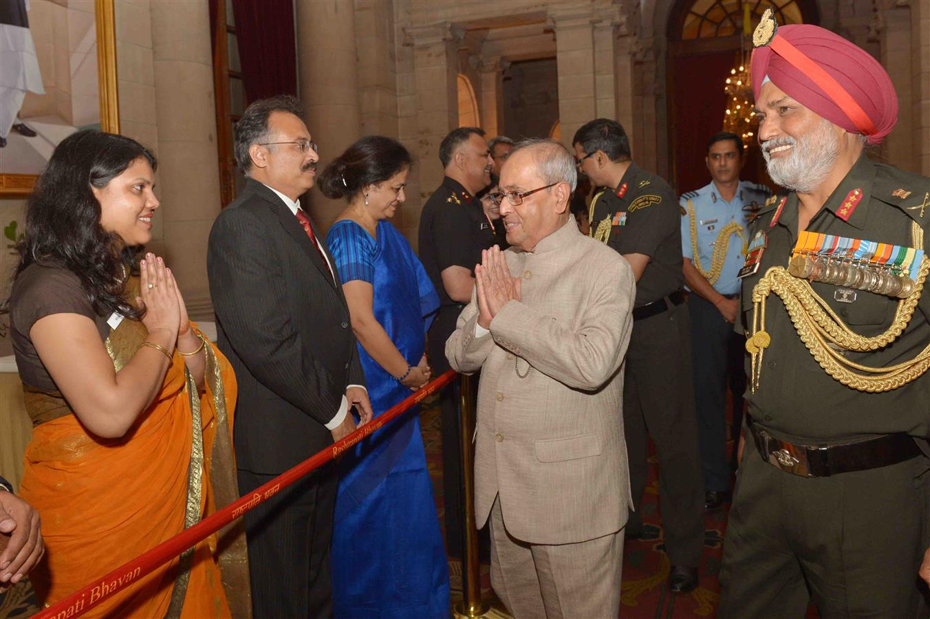 The President of India, Shri Pranab Mukherjee meeting the members of 56th NDC Course and faculty of National Defence College at Rashtrapati Bhavan on November 1, 2016. 