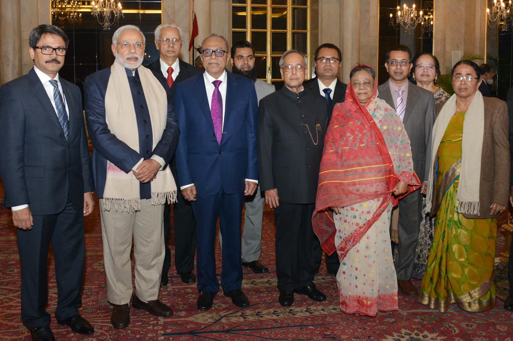 The President of India, Shri Pranab Mukherjee meeting various dignitaries during the hosted Banquet in honour of H.E. Mr. Abdul Hamid, President of the People's Republic of Bangladesh and Mrs. Rashida Khanam at Rashtrapati Bhavan on December 19, 2014. 