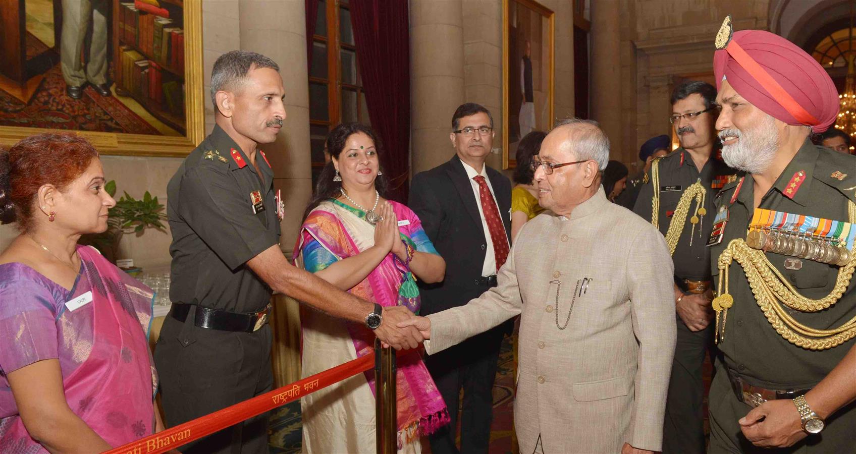 The President of India, Shri Pranab Mukherjee meeting the members of 56th NDC Course and faculty of National Defence College at Rashtrapati Bhavan on November 1, 2016. 