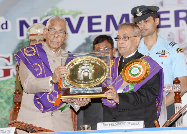 The President of India, Shri Pranab Mukherjee being felicitated by the Vice Chancellor of the Burdwan University at the Annual Convocation of Burdwan University in West Bengal on November 22, 2013.