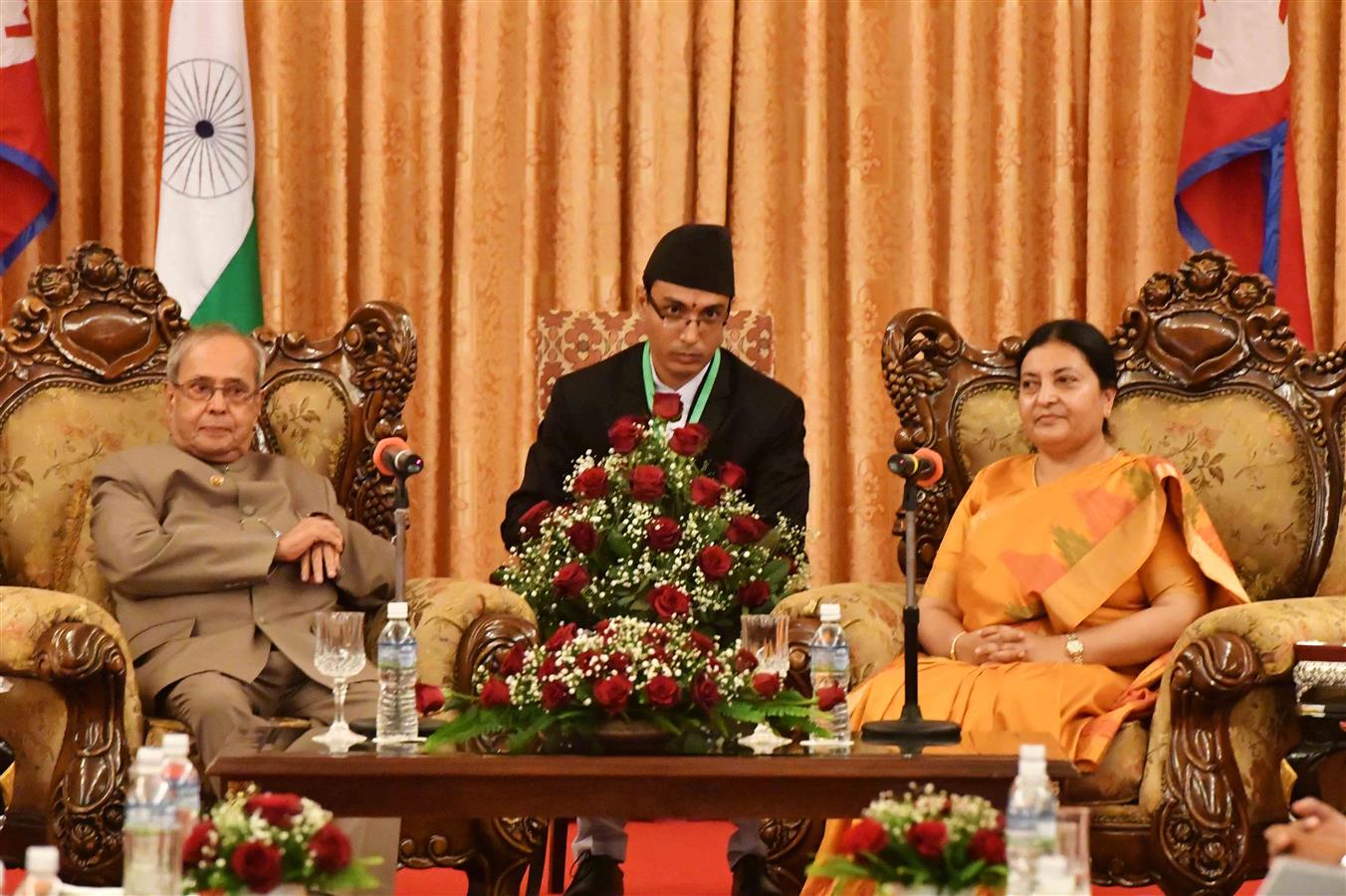 The President of Nepal, H.E. Ms. Vidhya Devi Bhandari calling on the President of India, Shri Pranab Mukherjee at Shital Niwas in Kathmandu, Nepal on November 02, 2016. 