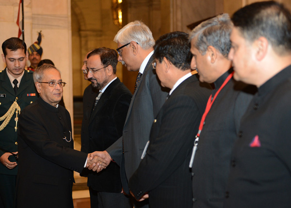 The President of India, Shri Pranab Mukherjee interacting with Director Generals of Police, Inspector General of Police from various States and Union Territories and Heads of Central Police Organizations at Rashtrapati Bhavan in New Delhi on November 23,