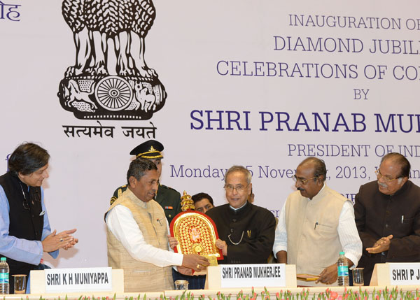 The President of India, Shri Pranab Mukherjee being felicitated by the Union Minister of State (I/C) for Micro Small and Medium Enterprises (MSME), Shri K.H. Muniyappa at a function to inaugurate of the Diamond Jubilee Celebrations of Coir Board at Vigyan