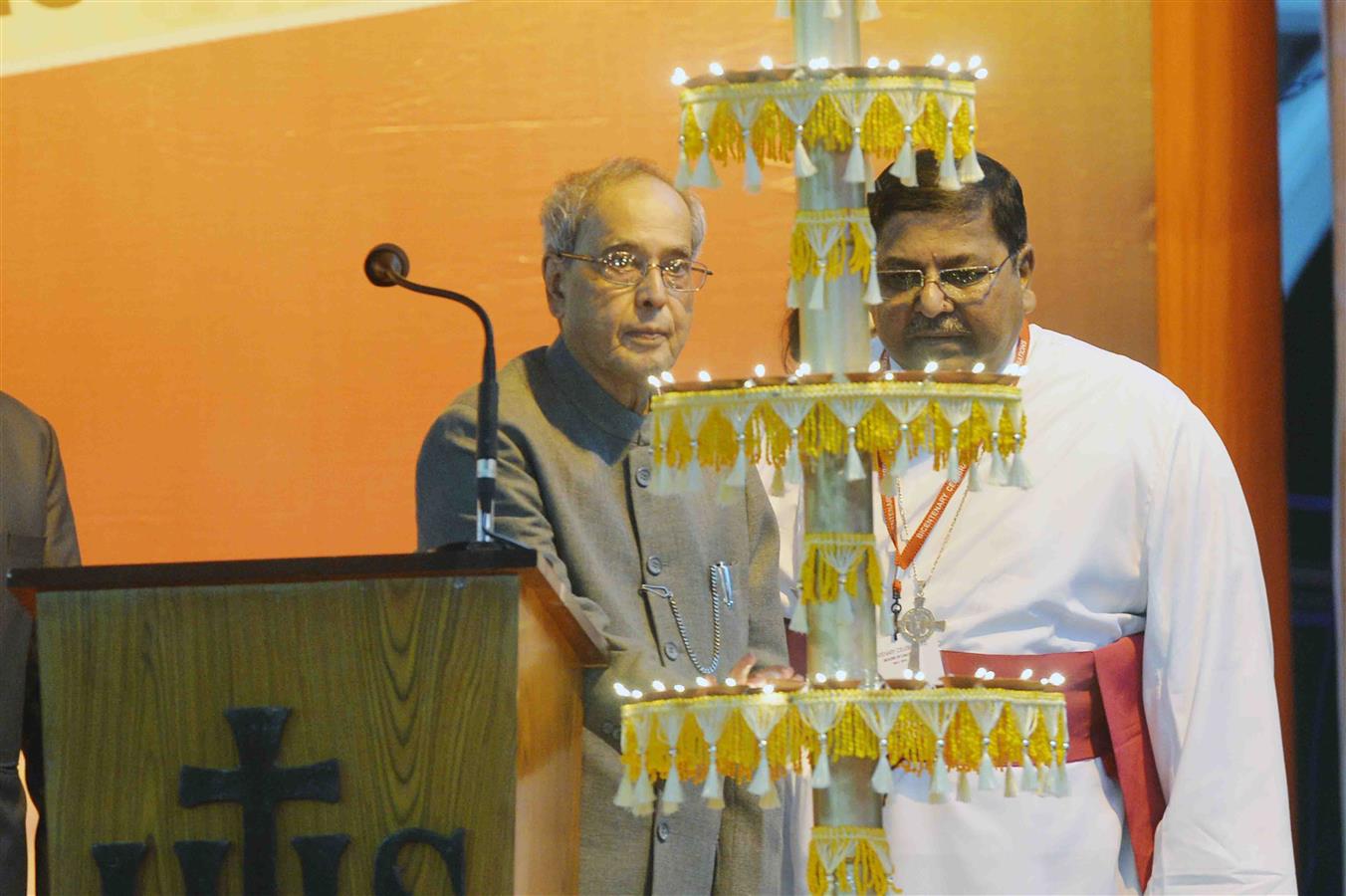 The President of India, Shri Pranab Mukherjee inaugurating the Closing Ceremony of the Bicentenary Celebrations of the Diocese of Calcutta at Kolkata in West Bengal on December 13, 2015.