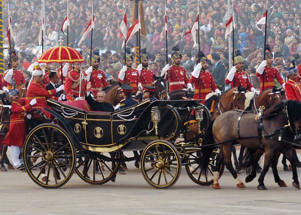 भारत के राष्ट्रपति, श्री प्रणब मुखर्जी 29 जनवरी 2014 को, विजय चौक, नई दिल्ली में बीटिंग रिट्रीट समारोह में आगमन। 