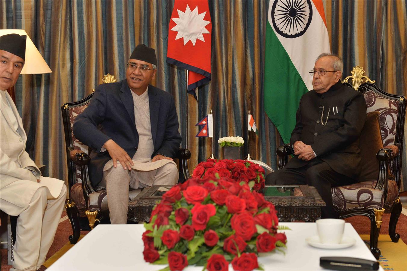 The Delegation from Nepali Congress led by Shri Sher Bahadur Deuba, President of the Nepali Congress calling on the President of India, Shri Pranab Mukherjee at Kathmandu in Nepal on November 3, 2016. 