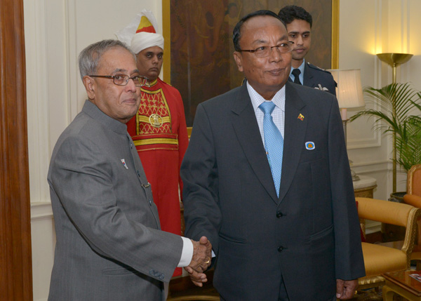 A Parliamentary Delegation from Myanmar led by the Speaker of Amyotha Hluttaw (Upper House) of the Parliament of Myanmar, H.E. U. Khin Aung Myint calling on the President of India, Shri Pranab Mukherjee at Rashtrapati Bhavan in New Delhi on December 5, 2