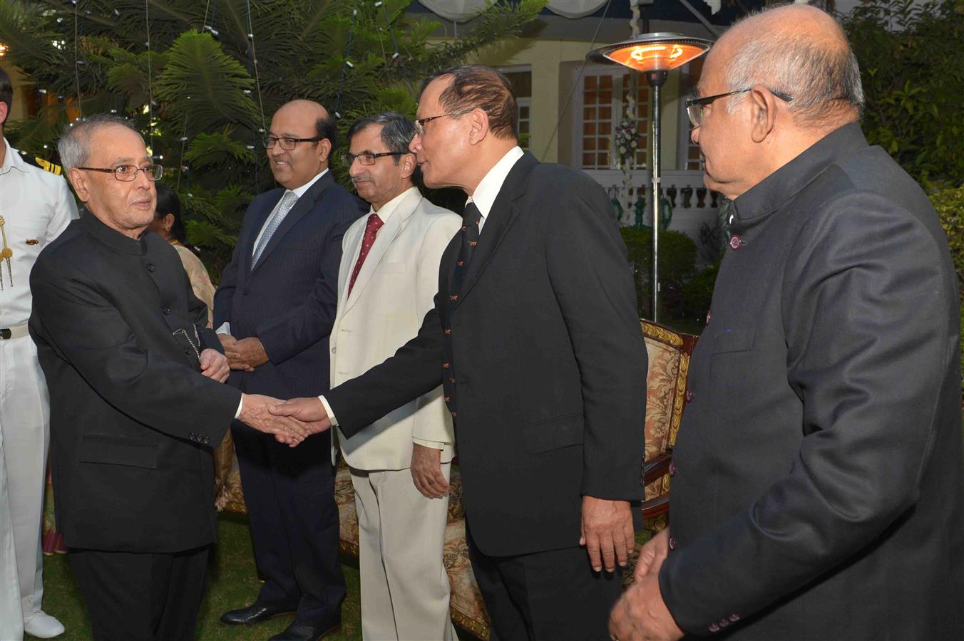 The President of India, Shri Pranab Mukherjee at the dinner hosted by the Governor of Telangana and Andhra Pradesh, Shri E.S.L. Narasimhan at Hyderabad on December 29, 2015.