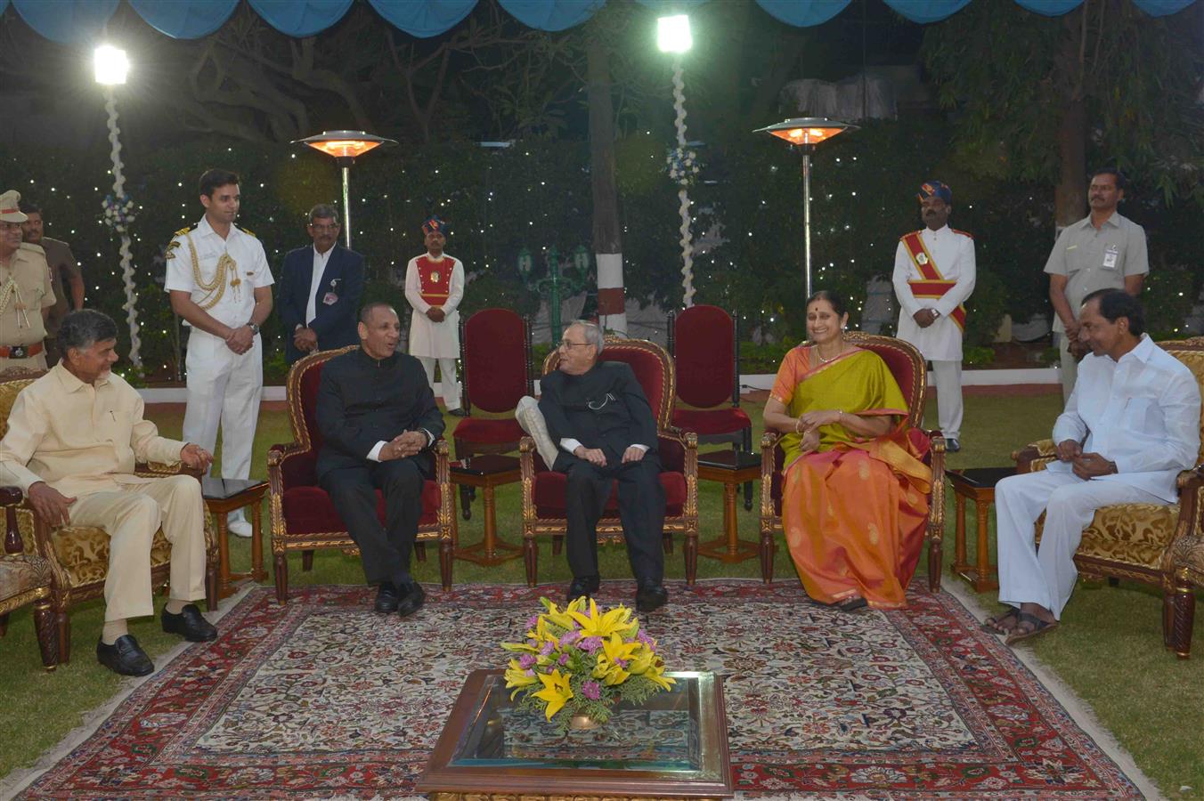 The President of India, Shri Pranab Mukherjee at the dinner hosted by the Governor of Telangana and Andhra Pradesh, Shri E.S.L. Narasimhan at Hyderabad on December 29, 2015.