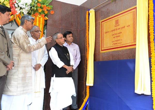 The President of India, Shri Pranab Mukherjee Inaugurating the new Bhasha-Vidya Bhavan (School of Languages) at Santiniketan in West Bengal on December 7, 2013. Also seen are Governor of West Bengal, Shri M.K. Narayanan and the vice chancellor of Visva-B