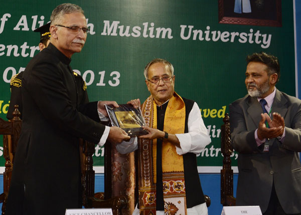 The President of India, Shri Pranab Mukherjee being felicitated by the vice chancellor of Aligarh Muslim University, Lt. Gen Retd. Zameer Uddin Shah at a function for addressing the teachers and students of Aligarh Muslim University Centre (Murshidabad) a