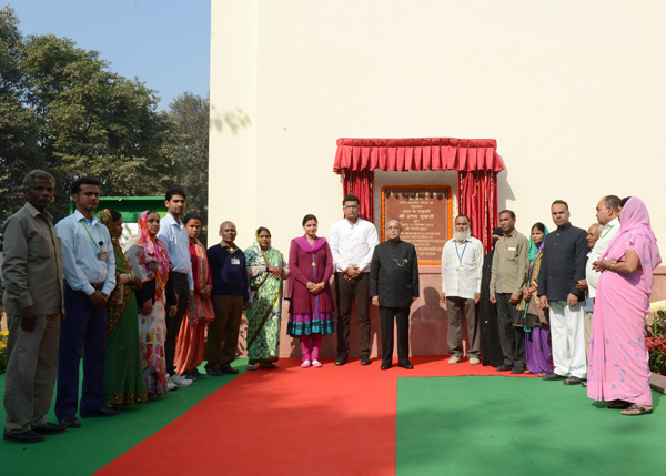 The President of India, Shri Pranab Mukherjee inaugurating the Kaveri Residential Complex at Schedule – B (Block 11), President’s Estate at Rashtrapati Bhavan in New Delhi on December 11, 2013.