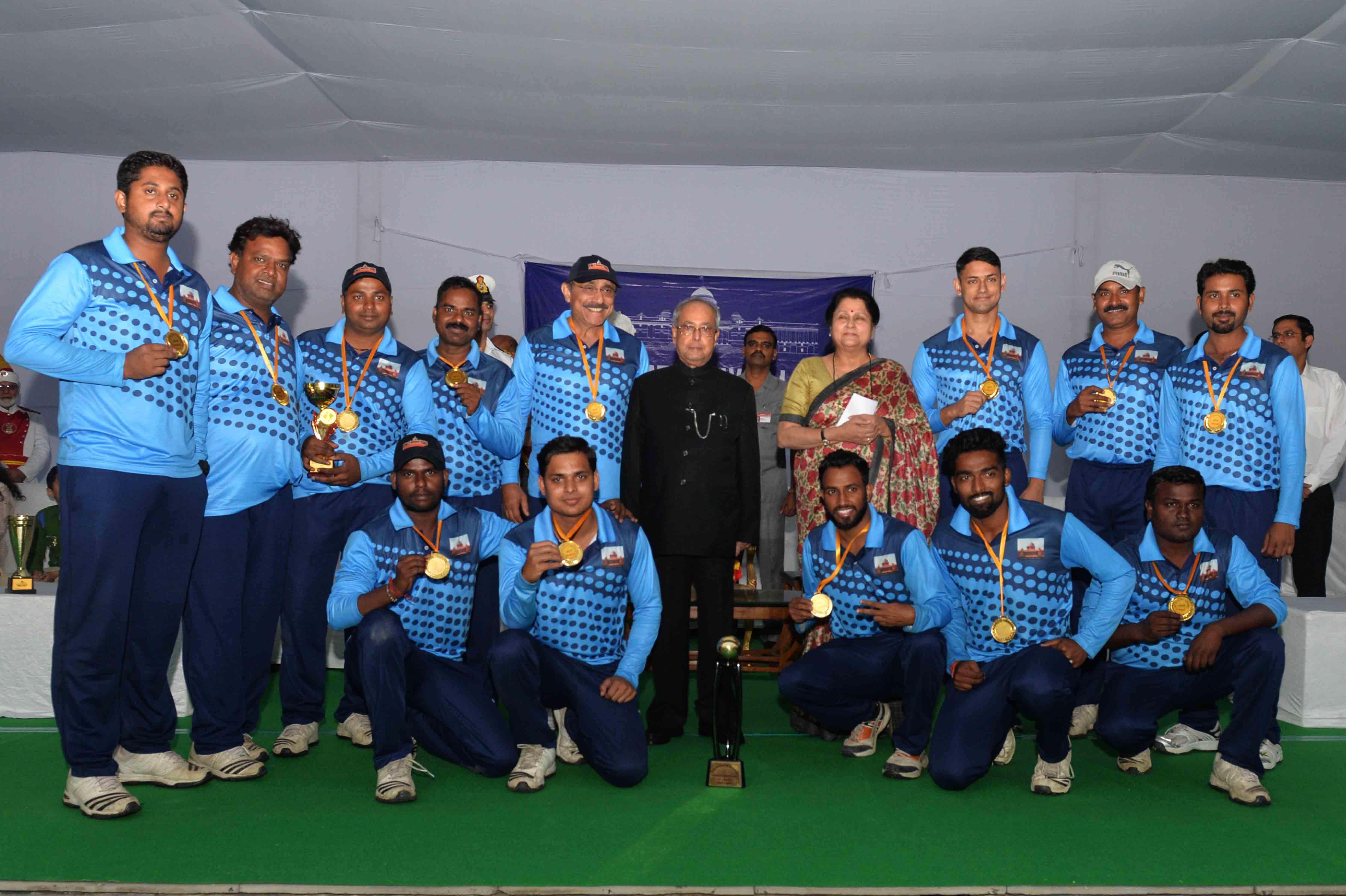 The President of India, Shri Pranab Mukherjee with winning team - President’s Secretariat Avengers of Rashtrapati Bhavan League T-20 Cricket Tournament-2016 at President's Estate on November 13, 2016. 