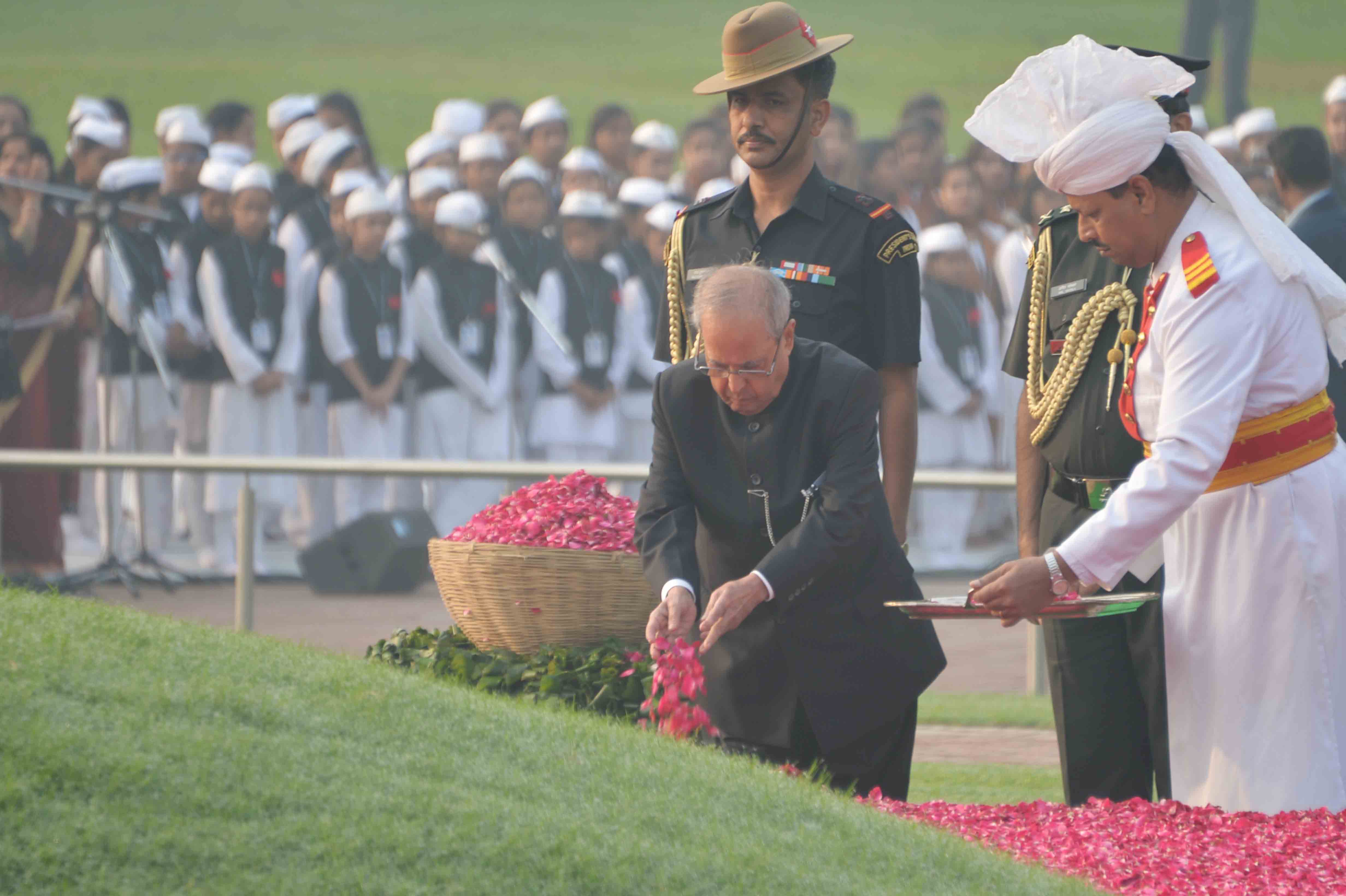 The President of India, Shri Pranab Mukherjee paying floral tributes at the samadhi of Late Pandit Jawaharlal Nehru to commemorate his Birth Anniversary in New Delhi on November 14, 2016. 