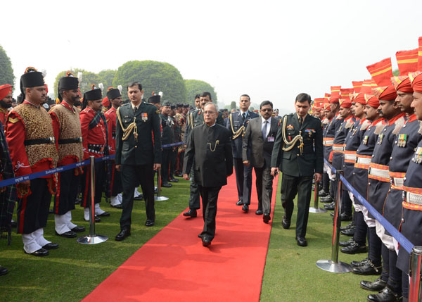 The President of India, Shri Pranab Mukherjee meeting the personnel of the Tri Service Band contingents who participants of the Beating Retreat Ceremony and Provost Outriders of the Three Services on the lawns of the Mughal Gardens at Rashtrapati Bhavan i 