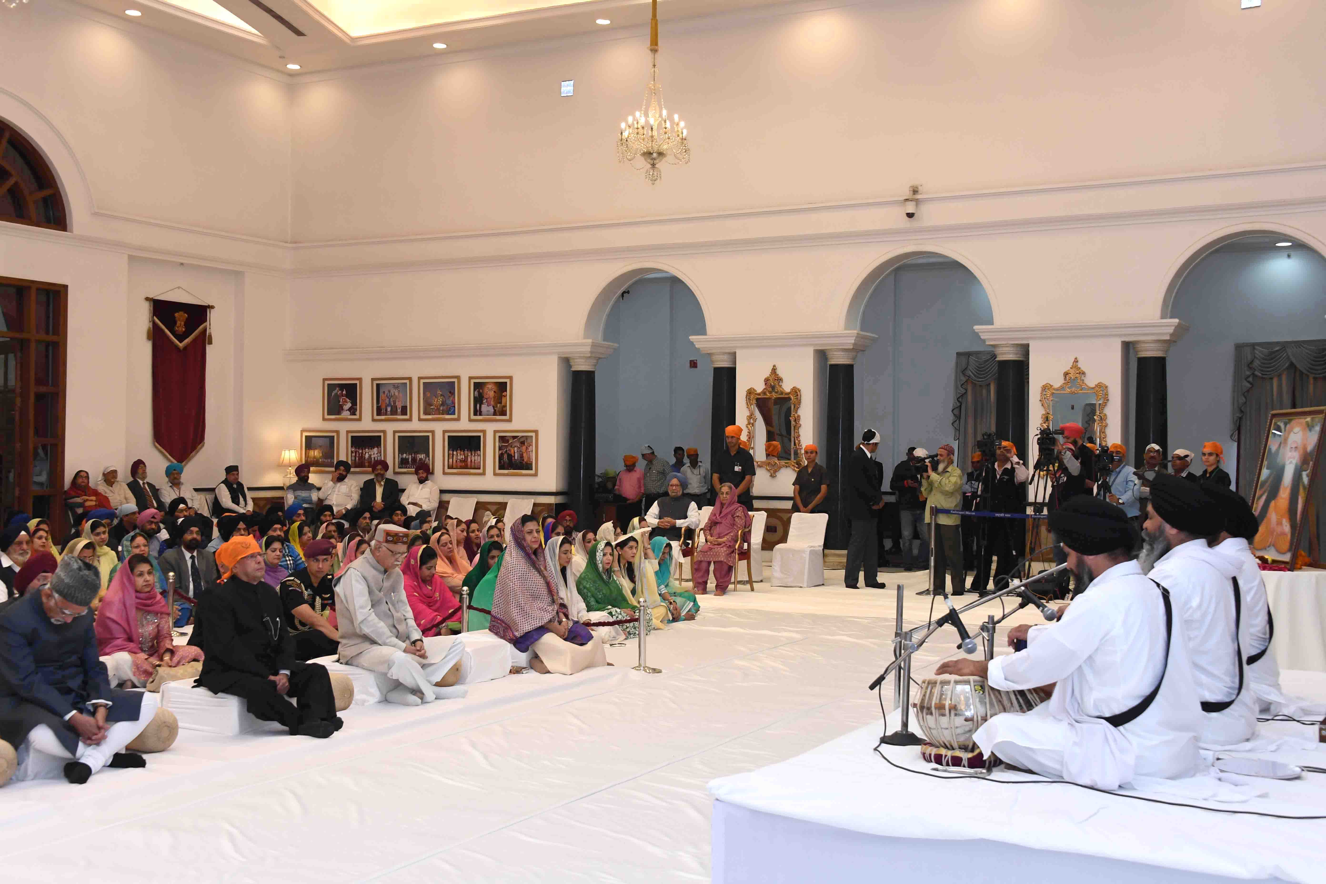 The President of India, Shri Pranab Mukherjee participating the Gurbani Recital on the occasion of birth anniversary of Guru Nanak Devji at Rashtrapati Bhavan on November 14, 2016. 