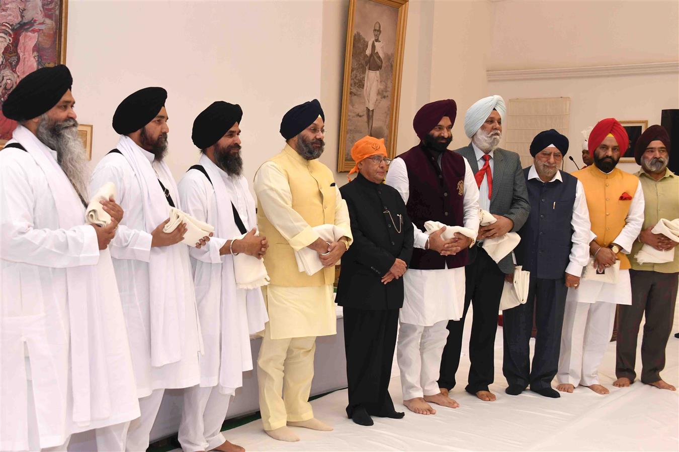 The President of India, Shri Pranab Mukherjee in the Gurbani Recital on the occasion of birth anniversary of Guru Nanak Devji at Rashtrapati Bhavan on November 14, 2016. 