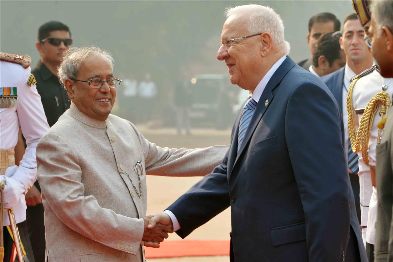 The President of India, Shri Pranab Mukherjee receiving the President of Israel, H.E. Mr. Reuven Rivlin during his Ceremonial Reception at the Forecourt of Rashtrapati Bhavan on November 15, 2016. 