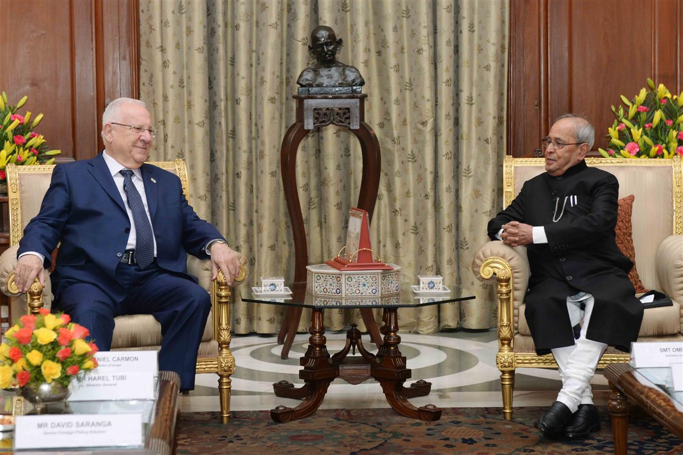 The President of Israel, H.E. Mr. Reuven Rivlin calling on the President of India, Shri Pranab Mukherjee at Rashtrapati Bhavan on November 15, 2016. 