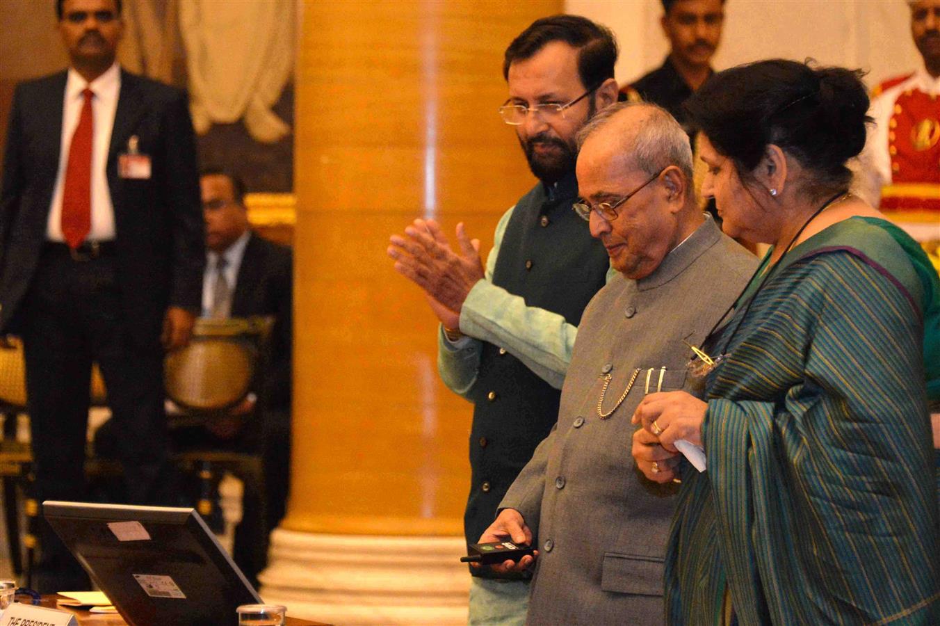 The President of India, Shri Pranab Mukherjee launching the START-UP Policy at the inauguration of the Visitor’s Conference at Rashtrapati Bhavan on November 16, 2016. 