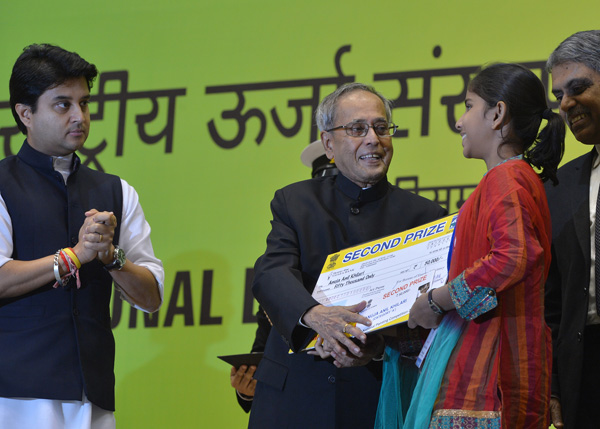 The President of India, Shri Pranab Mukherjee while presenting a National Energy Conservation Award at Vigyan Bhavan, New Delhi December 16, 2013 on the occasion of the National Energy Conservation Day. Also seen is the Minister of State for Power (Indepe