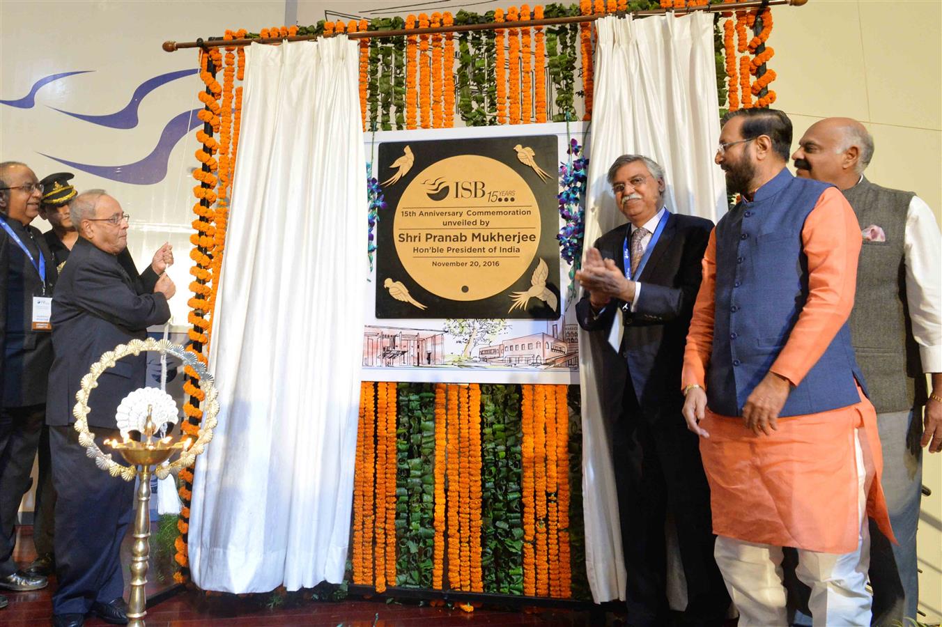 The President of India, Shri Pranab Mukherjee unveiling the Fifteenth Anniversary Celebrations of the Indian School of Business (ISB) in Mohali on November 20, 2016. 