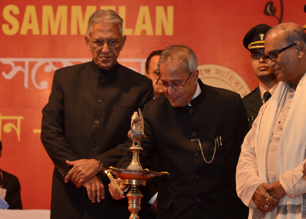 The President of India, Shri Pranab Mukherjee inaugurating the 86th Annual Convention of Nikhil Bharat Banga Sahitya Sammelan by lighting the lamp at Prayag Sangit Samiti at Allahabad in Uttra Pradesh on December 25, 2013. Also seen is the Governor of Ut