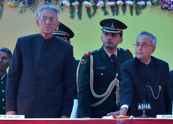 The President of India, Shri Pranab Mukherjee unveiling the statue of late Shri Chintamani Ghosh by pressing of a button at Jagat Taran Girls Inter College at Allahabad in Uttra Pradesh on December 25, 2013. Also seen is the Governor of Uttar Pradesh, Shr