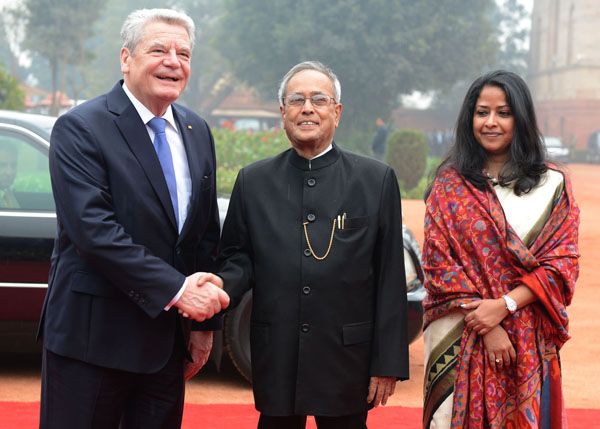 The President of India, Shri Pranab Mukherjee receiving the President of the Federal Republic of Germany, His Excellency Mr. Joachim Gauck on his Ceremonial Reception at the Forecourt of Rashtrapati Bhavan in New Delhi on February 5, 2014. 