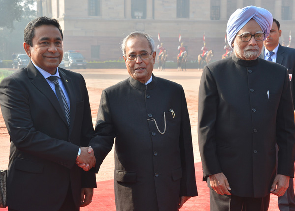 The President of India, Shri Pranab Muklherjee receiving the President of the Republic of Maldives, H.E. Mr. Abdulla Yameen Abdul Gayoomon on his ceremonial reception at the Forecourt of Rashtrapati Bhavan in New Delhi on January 2, 2014. Also seen is th 