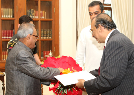 The Union Minister of State for Communications and Information Technology, Shri Milind Deora calling on the President of India, Shri Pranab Mukherjee at Rashtrapati Bhavan in New Delhi on August 16, 2012.