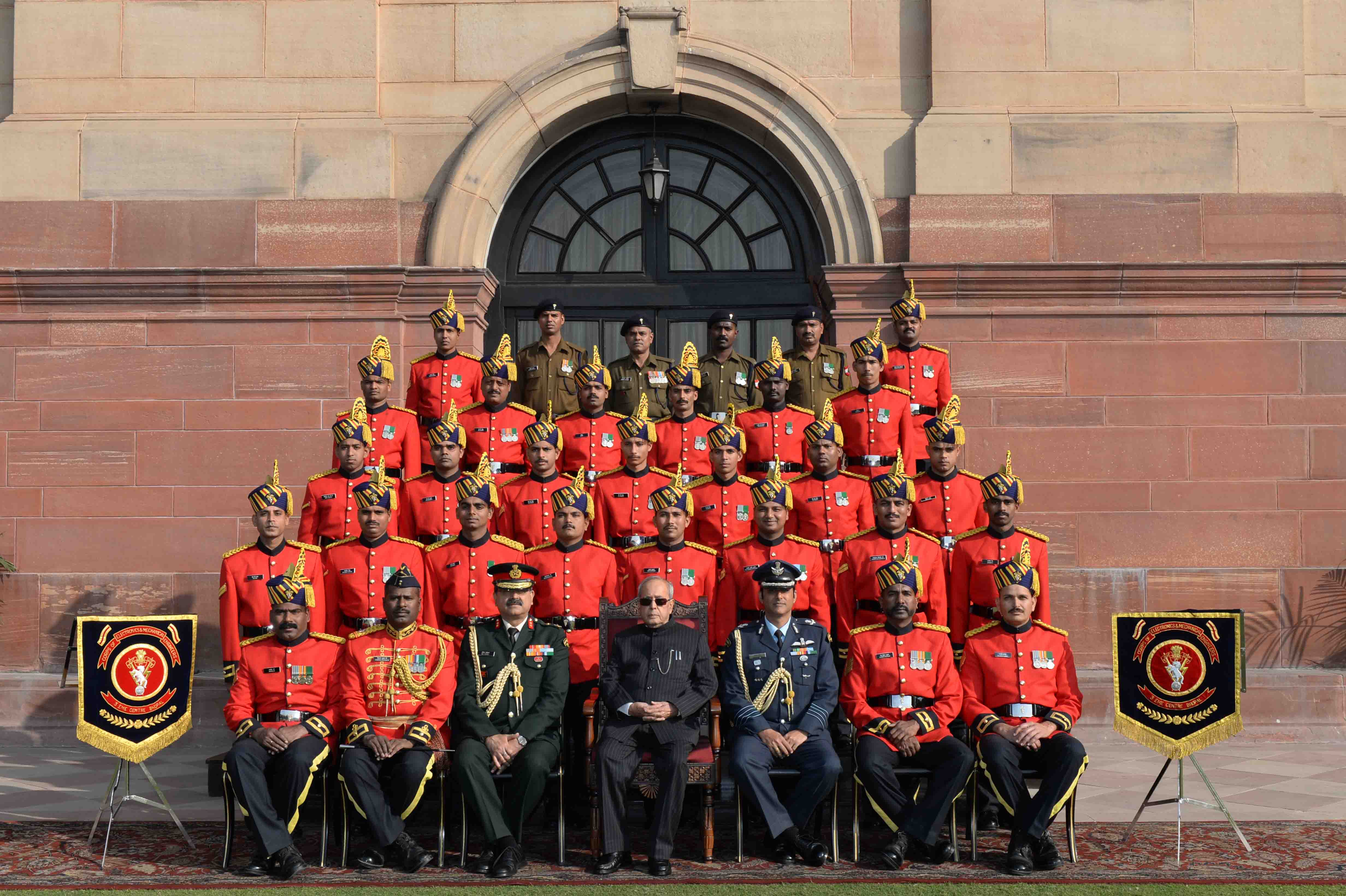 The President of India, Shri Pranab Mukherjee with Military Band of 3 EME Centre, Bhopal at Rashtrapati Bhavan on December 19, 2016. 