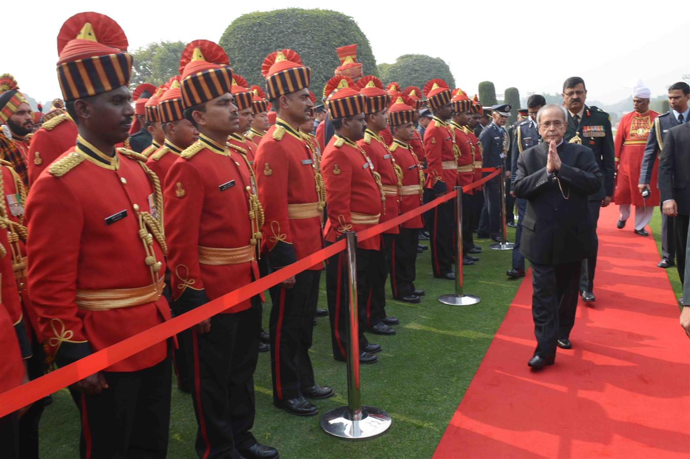 The President of India, Shri Pranab Mukherjee meeting the personnel of Tri Service Band Contingents (participants of the Beating Retreat Ceremony) at Rashtrapati Bhavan on January 30, 2016. 