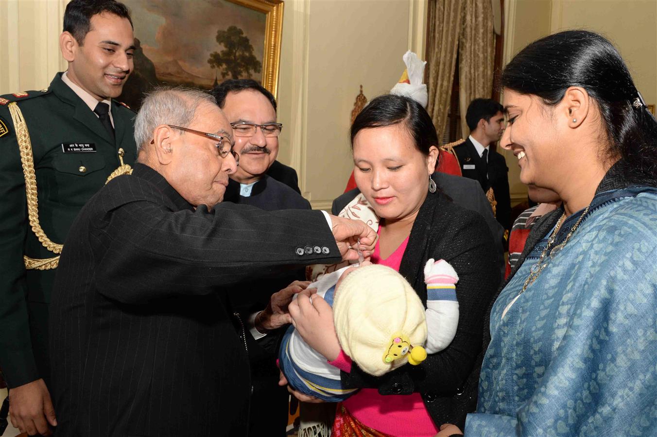 The President of India, Shri Pranab Mukherjee launching the Nationwide Polio Programme by administering Polio Drops to the Children at Rashtrapati Bhavan on January 28, 2017.