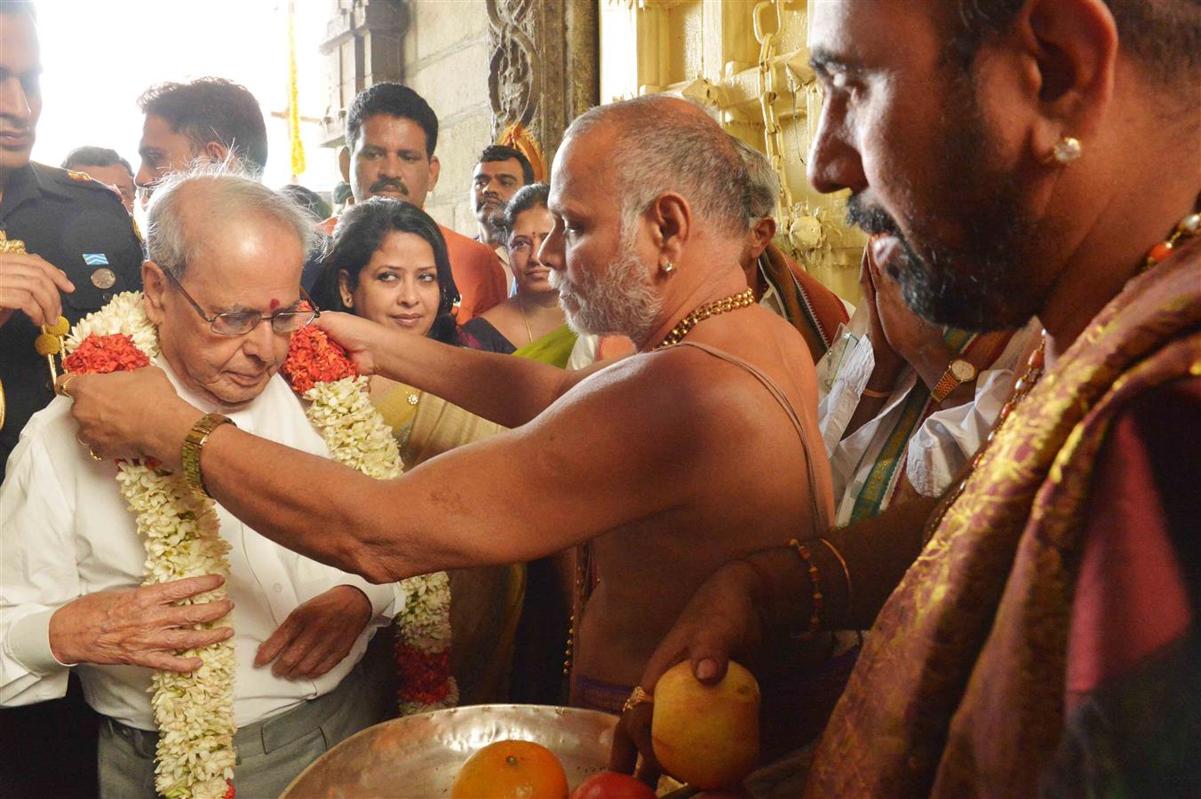 The President of India, Shri Pranab Mukherjee visiting Sri Padmavathi Ammavari Temple at Tiruchanoor in Tirupati on December 28, 2016. 