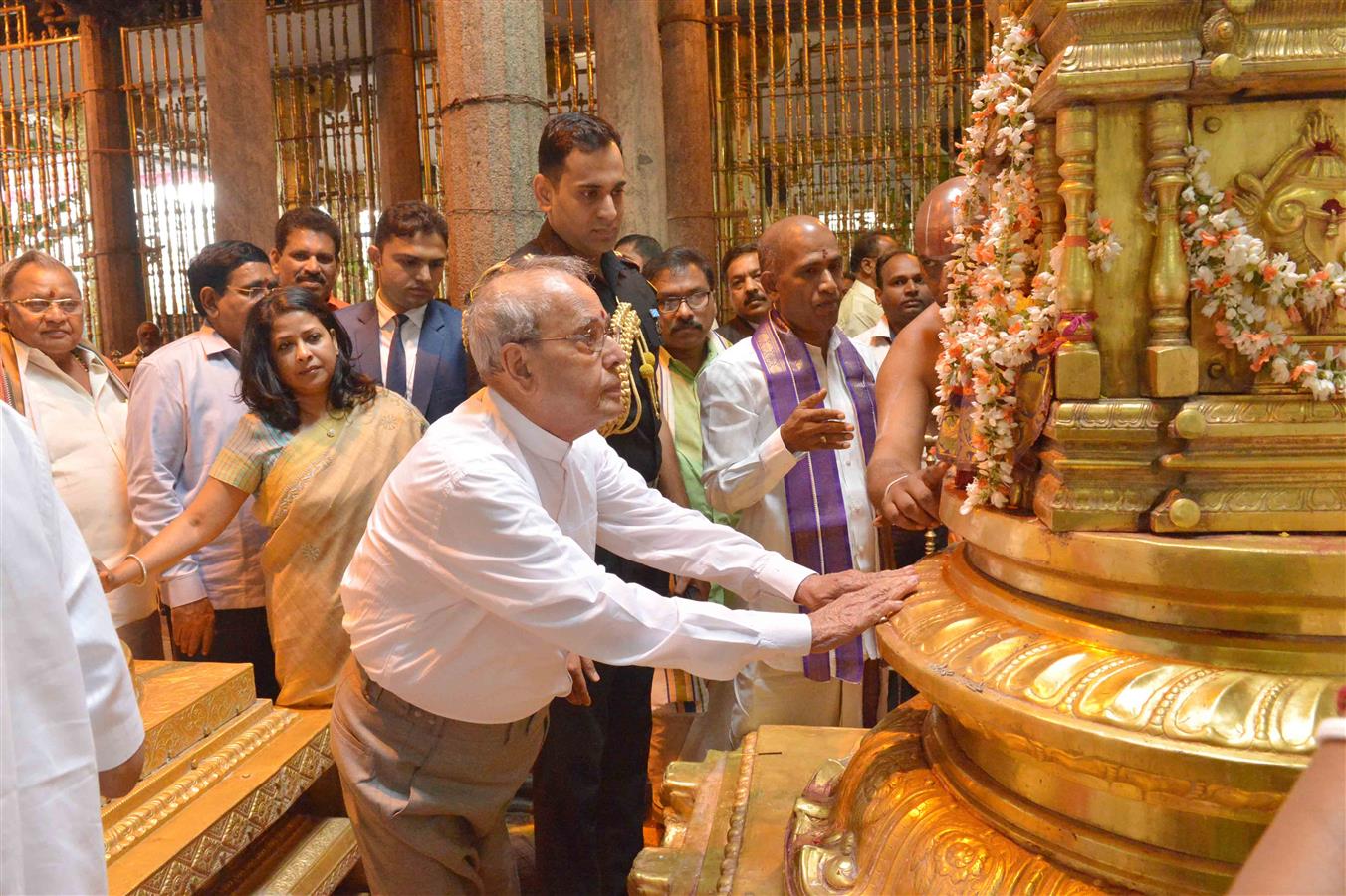 The President of India, Shri Pranab Mukherjee visiting Sri Padmavathi Ammavari Temple at Tiruchanoor in Tirupati on December 28, 2016. 