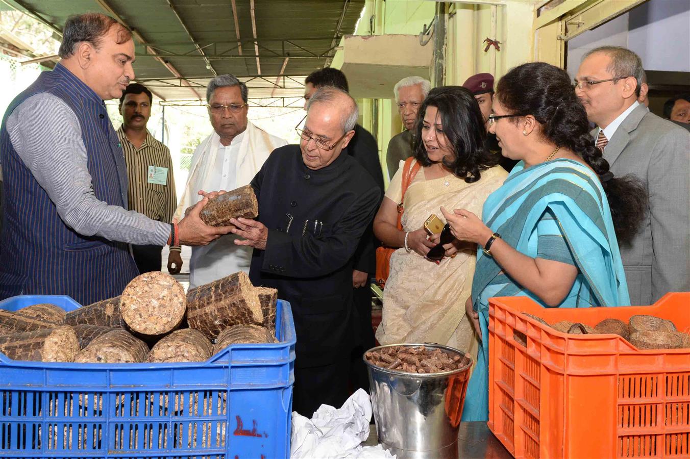 The President of India, Shri Pranab Mukherjee visiting the Adamya Chetana-Midday Meal Kitchen for over one lakh children at Bengaluru December 30, 2016. 