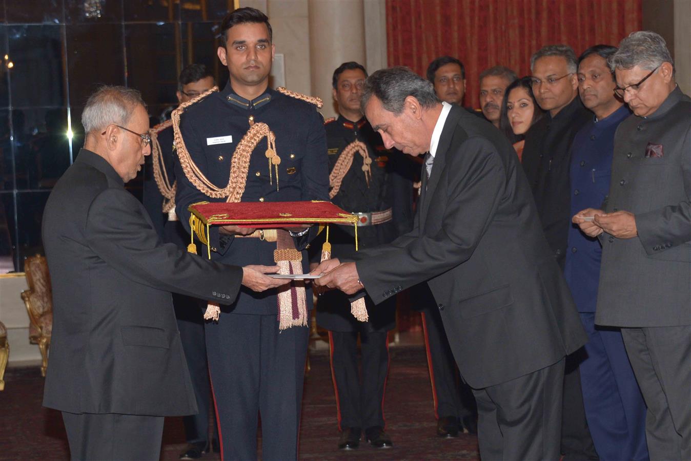 The Ambassador of Cuba, His Excellency Mr. Oscar Israel Martinez Cordoves presenting his credentials to the President of India, Shri Pranab Mukherjee at Rashtrapati Bhavan on February 3, 2016.