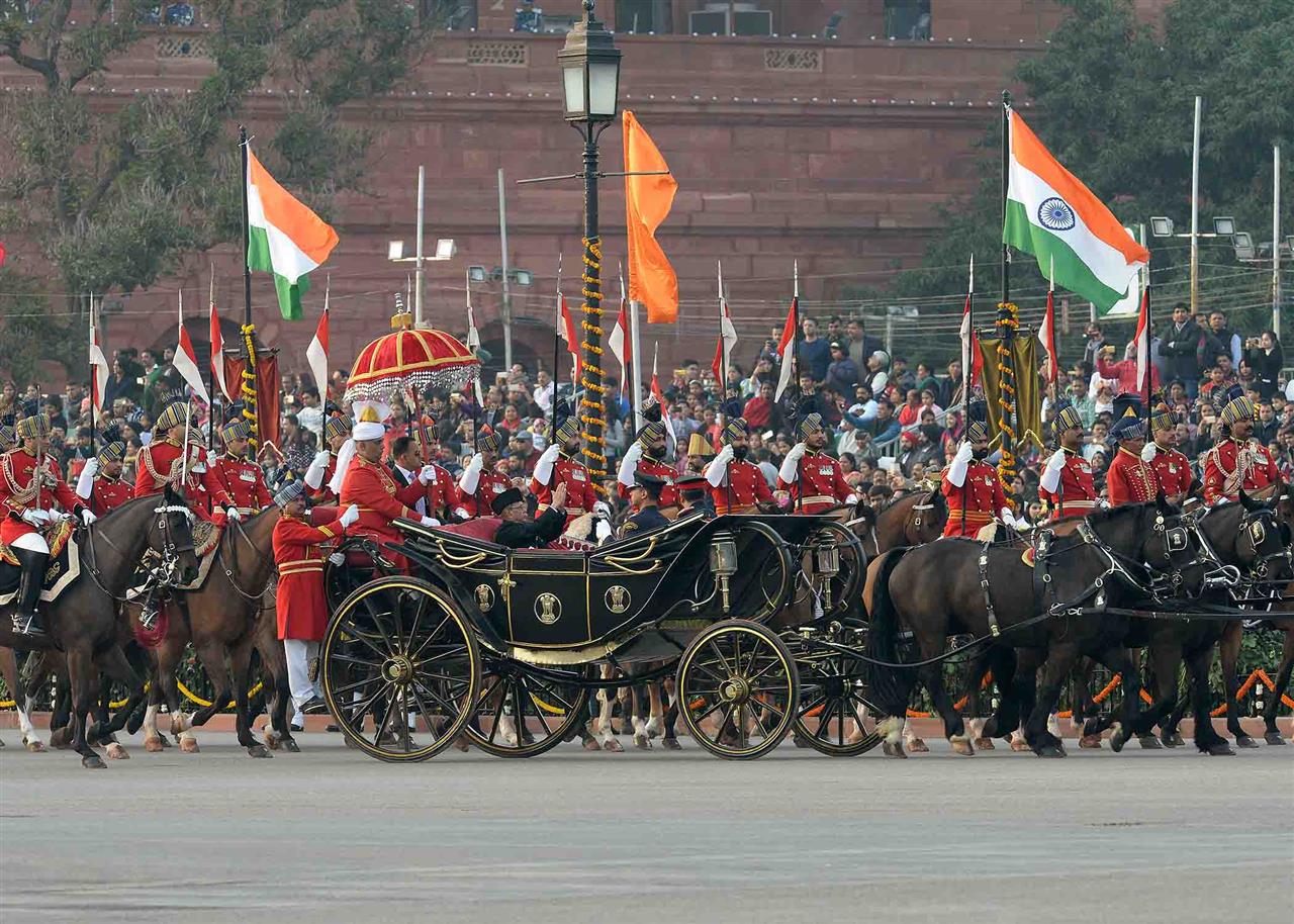 भारत के राष्ट्रपति, श्री प्रणब मुखर्जी 29 जनवरी, 2017 को, नई दिल्ली में विजय चौक पर ‘बीटिंग रिट्रीट’ में