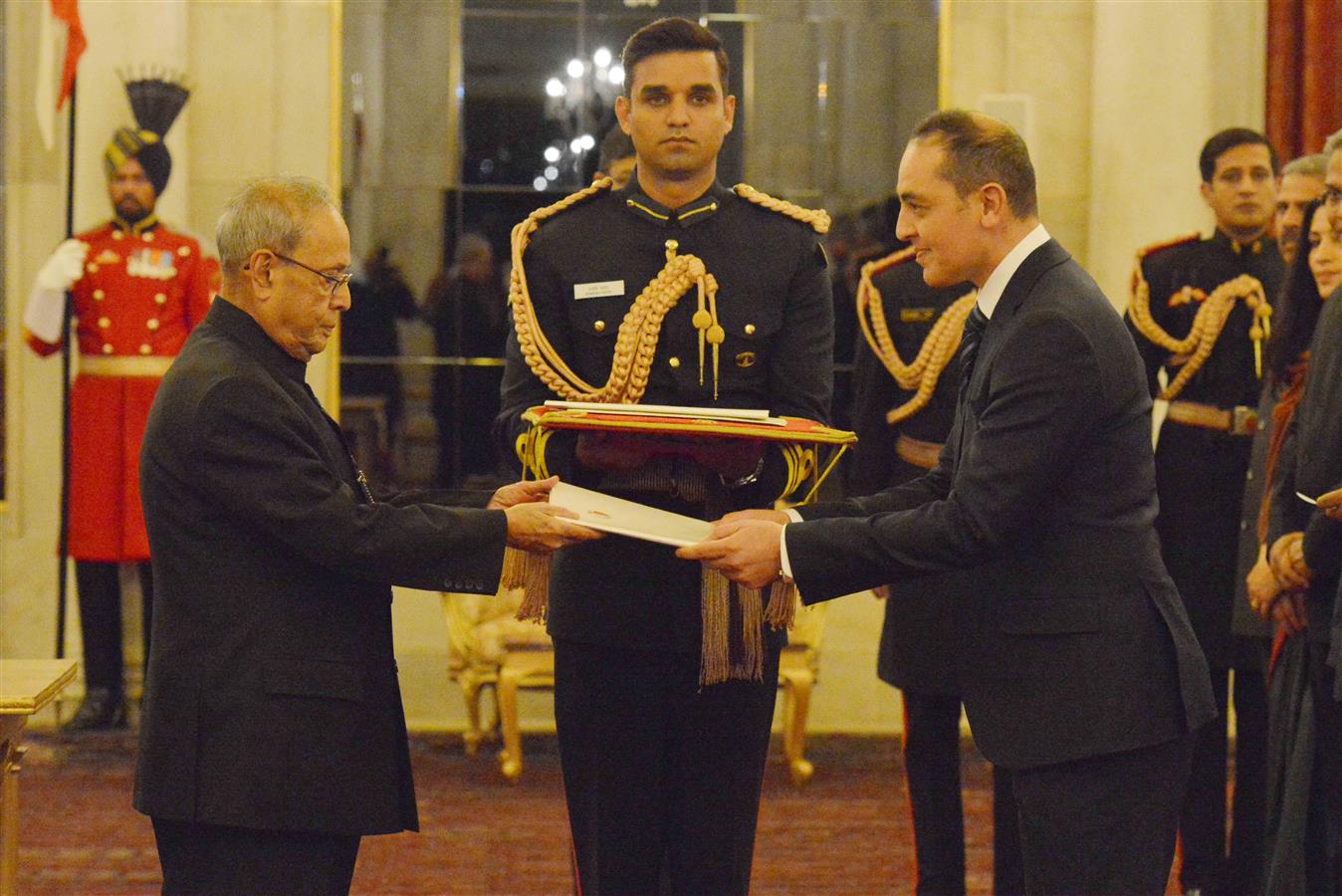 The High Commissioner of Malta, His Excellency Mr. Stephen Borg presenting his credential to the President of India, Shri Pranab Mukherjee at Rashtrapati Bhavan on February 3, 2016. 