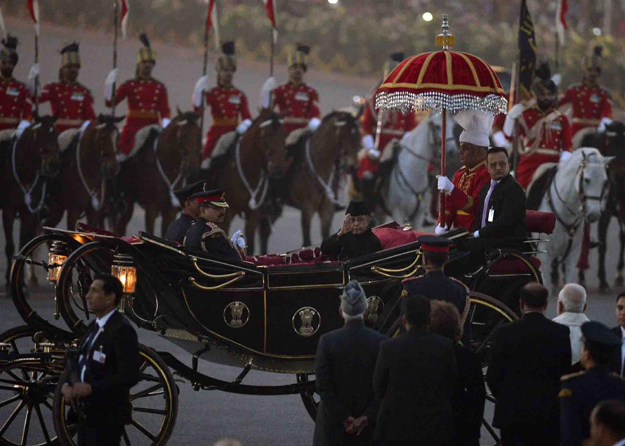 The President of India Shri Pranab Mukherjee on the way to Rashtrapati Bhavan after witnessing the ‘Beating Retreat’ at Vijay Chowk in New Delhi on January 29, 2017.