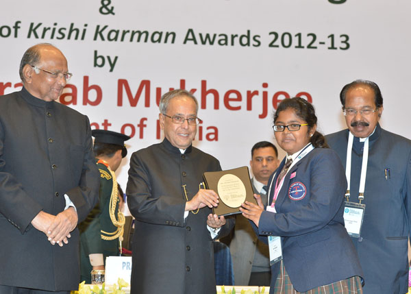 The President of India, Shri Pranab Mukherjee while presenting World Congress on Agro-forestry Award to children for Essay Write Competition at the inauguration the World Congress on Agro-forestry, 2014 at Vigyan Bhavn in New Delhi on February 10, 2014. 